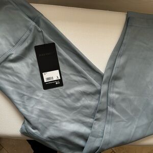 90 Degree By Reflex Light Gray coated Leggings Large NWT